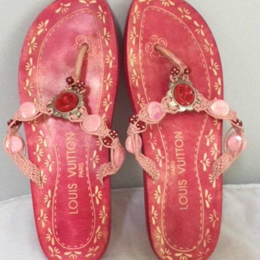 🌟🌸HOST PICK 🌟🌸 NWOT Louis Vuitton Sandals Thong Sandals  US Size 9